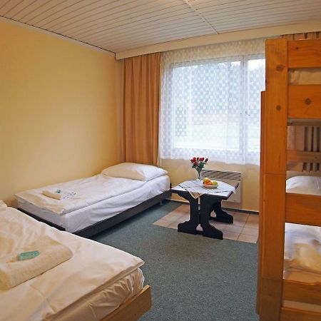 Pod Javorem Hotel Velke Karlovice Bagian luar foto