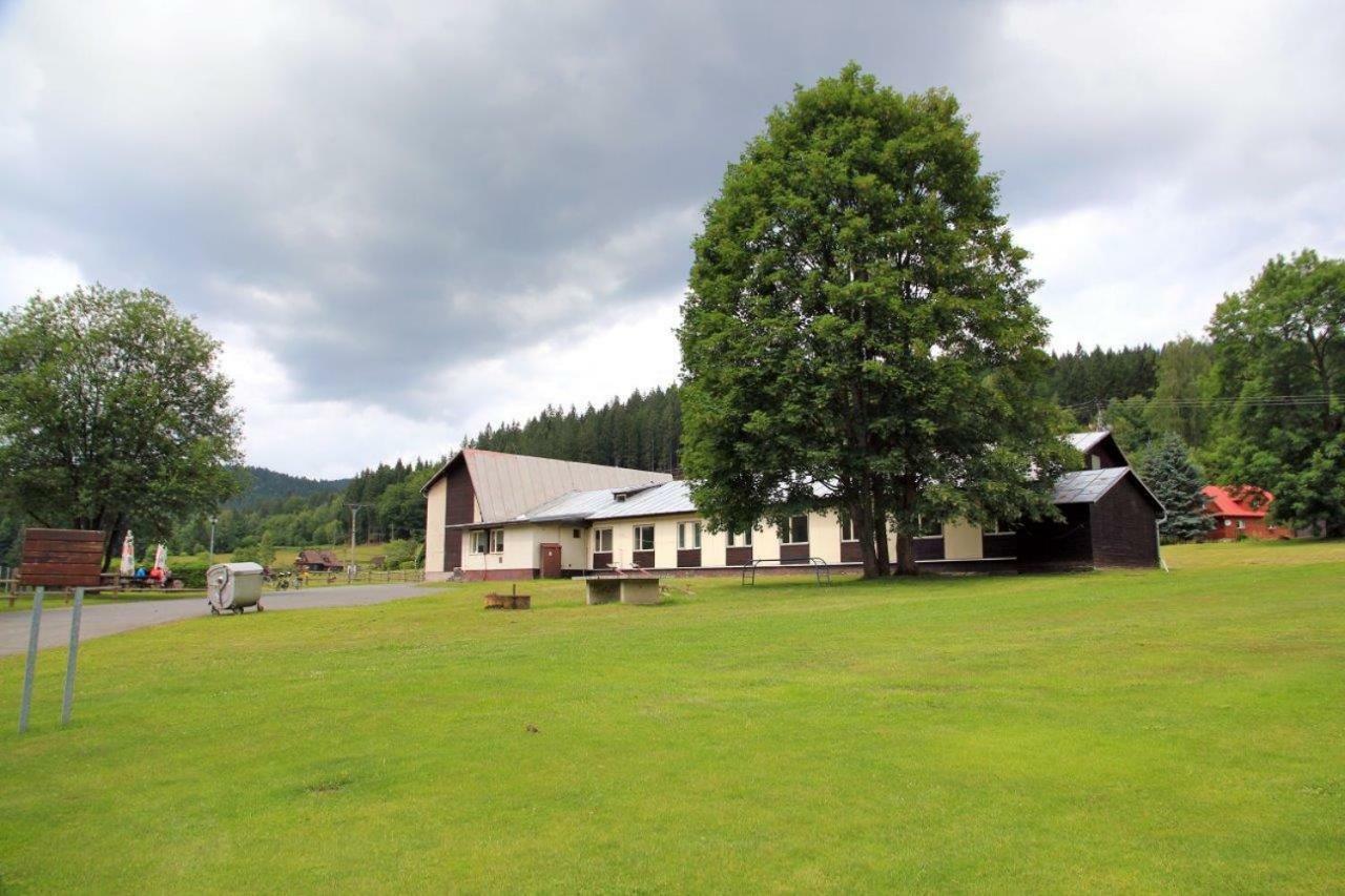 Pod Javorem Hotel Velke Karlovice Bagian luar foto