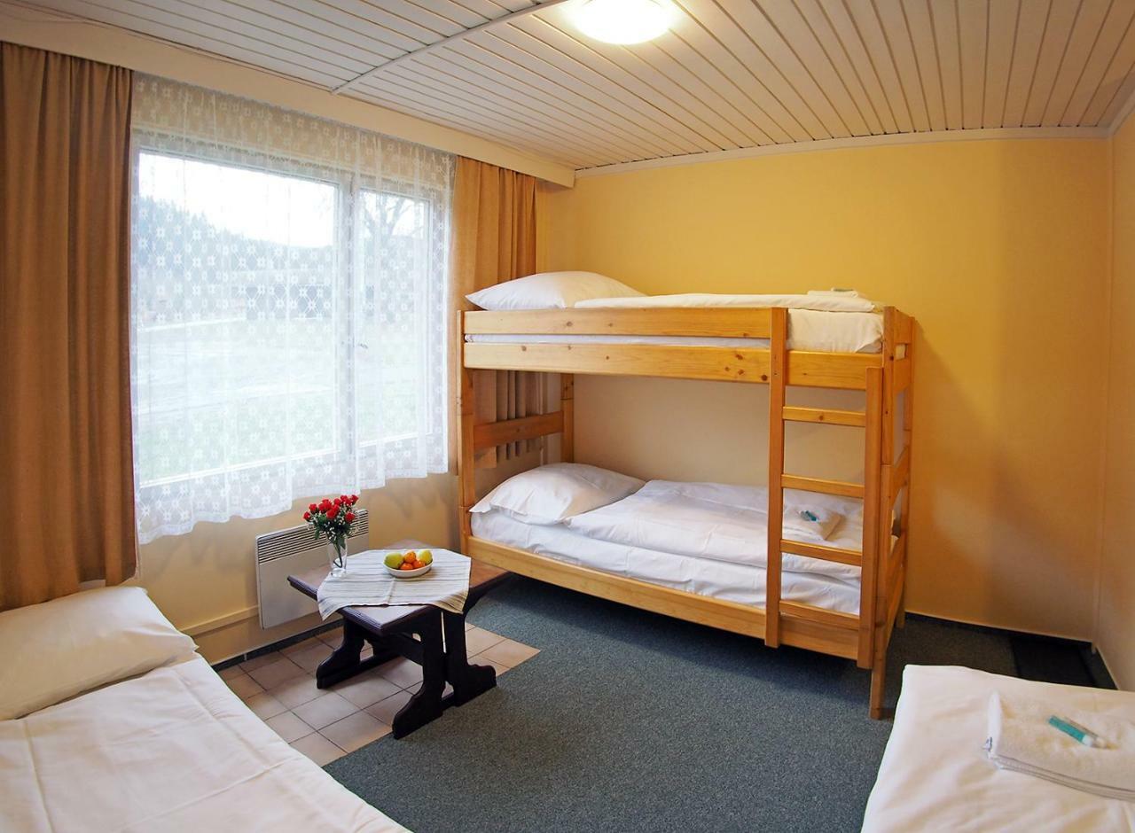 Pod Javorem Hotel Velke Karlovice Bagian luar foto