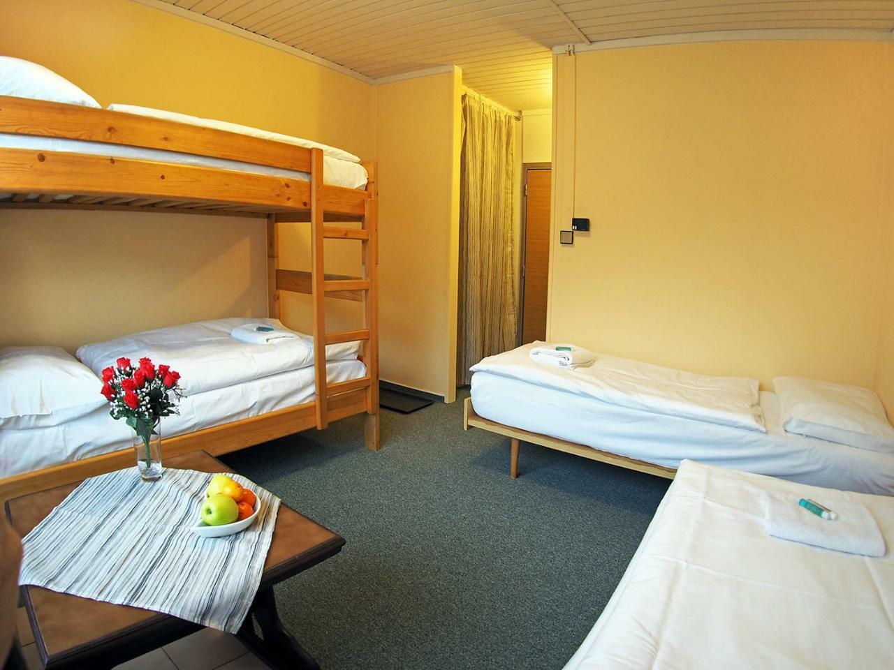 Pod Javorem Hotel Velke Karlovice Bagian luar foto